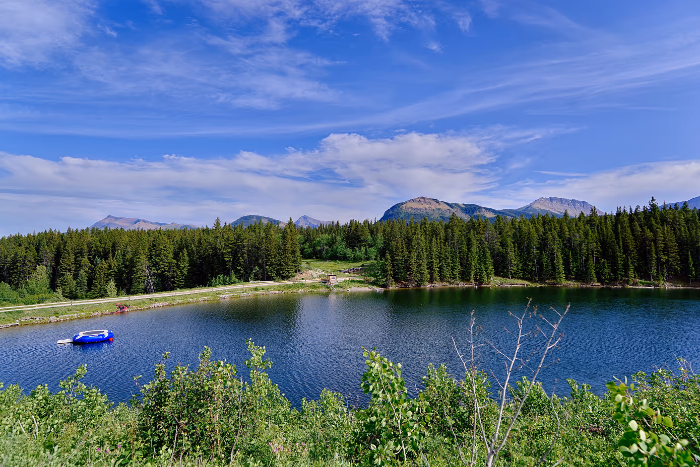 Mountain and lake setting for yoga retreats in Alberta at Gladstone Mountain Ranch