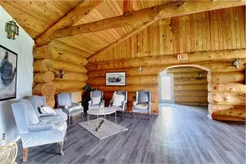 Gladstone retreat photo 30